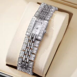 Elegant Gold Rhinestone Bracelet Watch – Chic Luxury Style